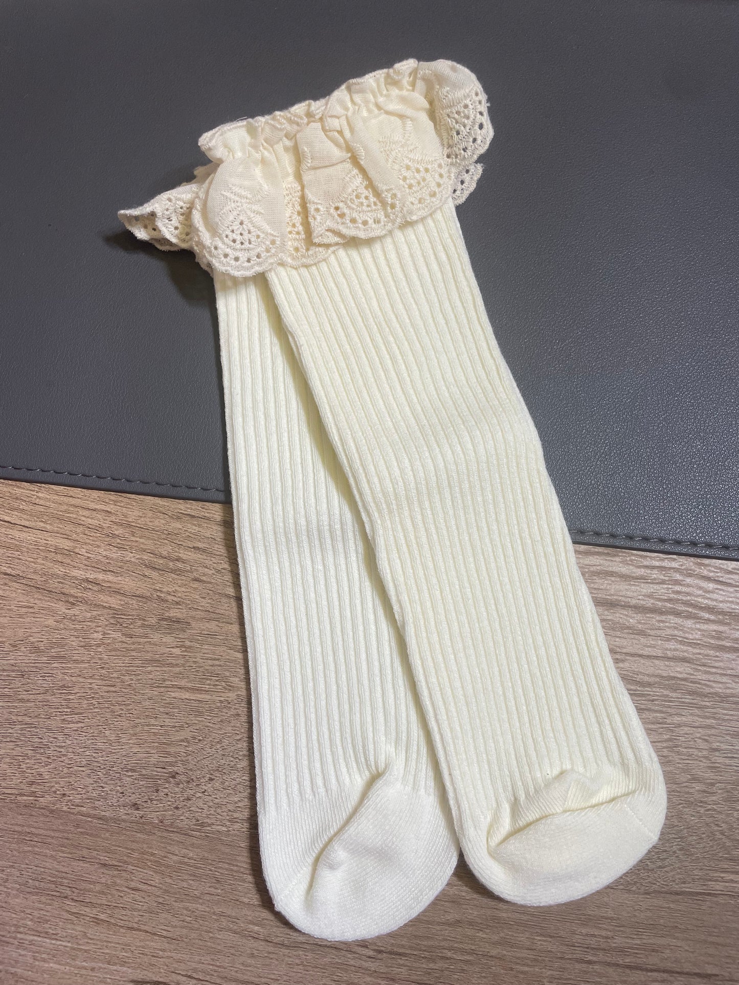 RUFFLE SOCKS