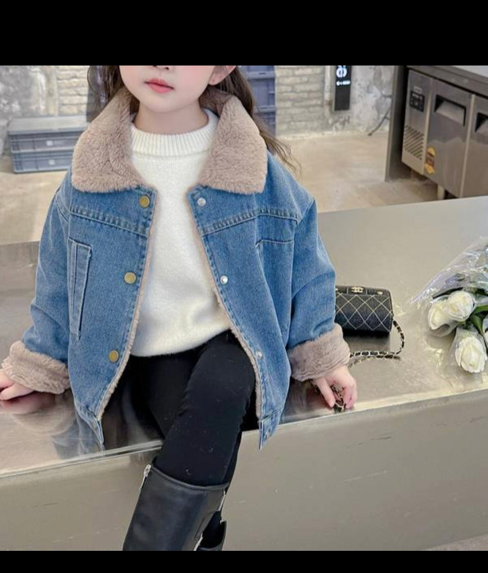 Jean jacket with brown fur