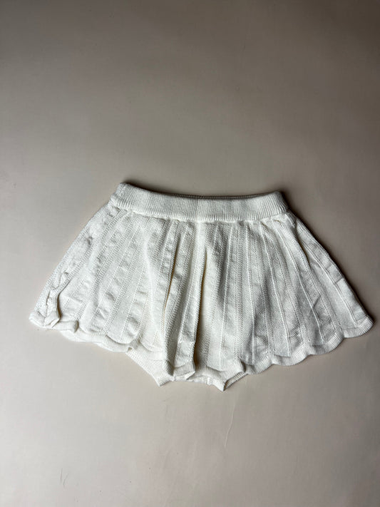 beige skirt