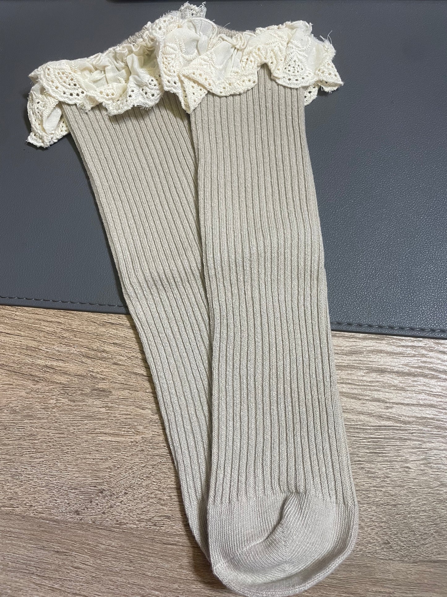 RUFFLE SOCKS
