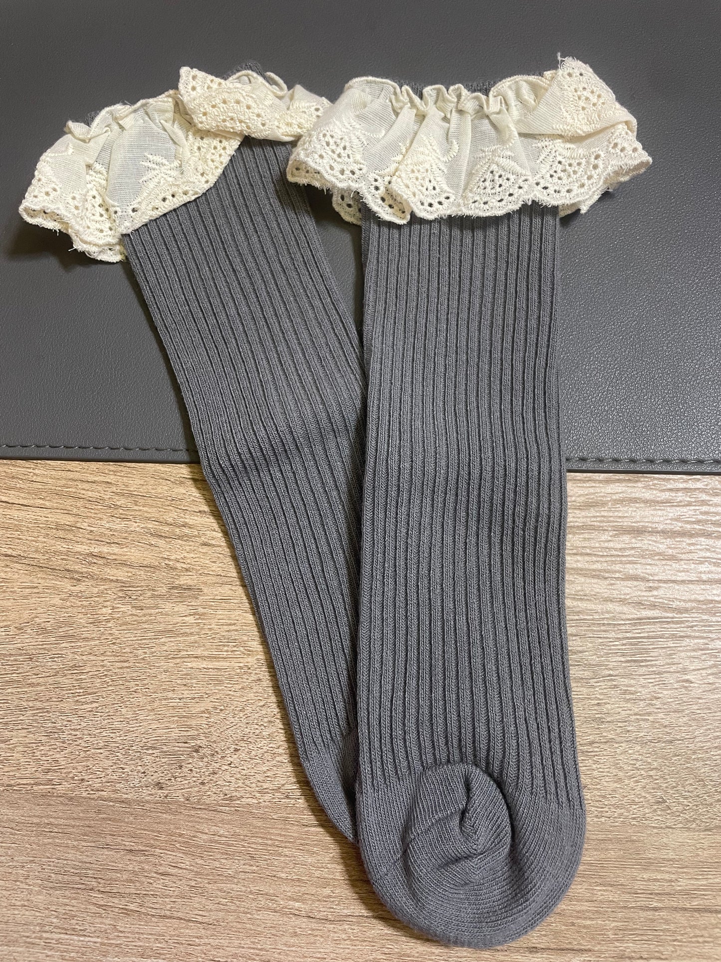 RUFFLE SOCKS